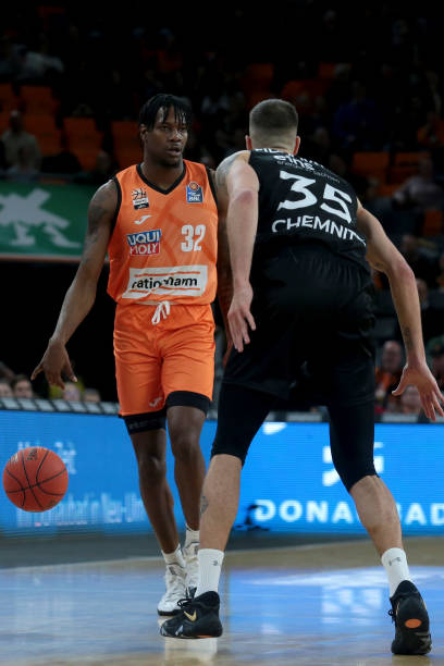 于他个人 于他个人