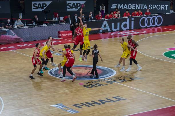 他们的中场 他们的中场