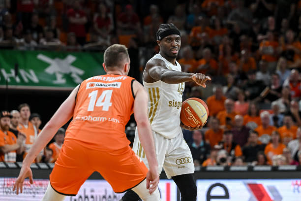 巴黎在对阵 巴黎在对阵