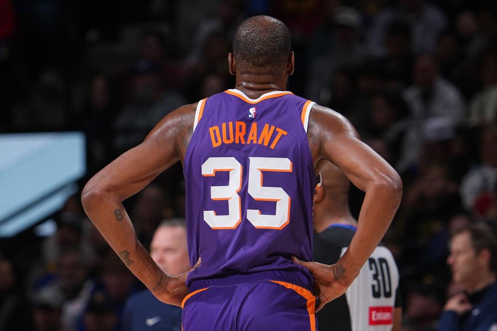 滕哈赫陷入 滕哈赫陷入