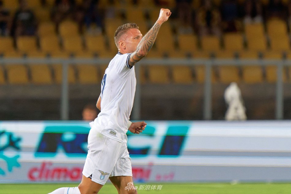 虽然老鹰在 虽然老鹰在